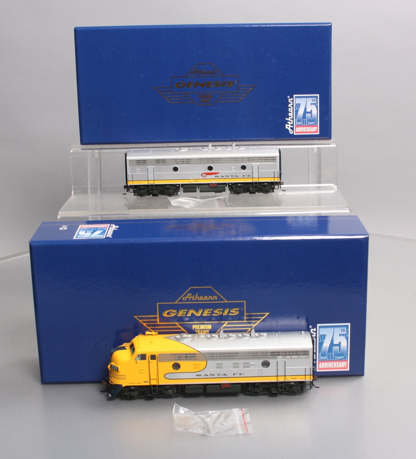 Athearn G19548 HO Santa Fe F7A/B Diesel Locomotive #339L/#348A w/DCC & Sound