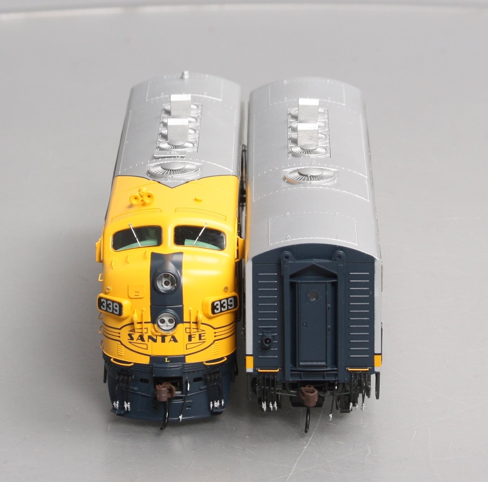 Athearn G19548 HO Santa Fe F7A/B Diesel Locomotive #339L/#348A w/DCC & Sound