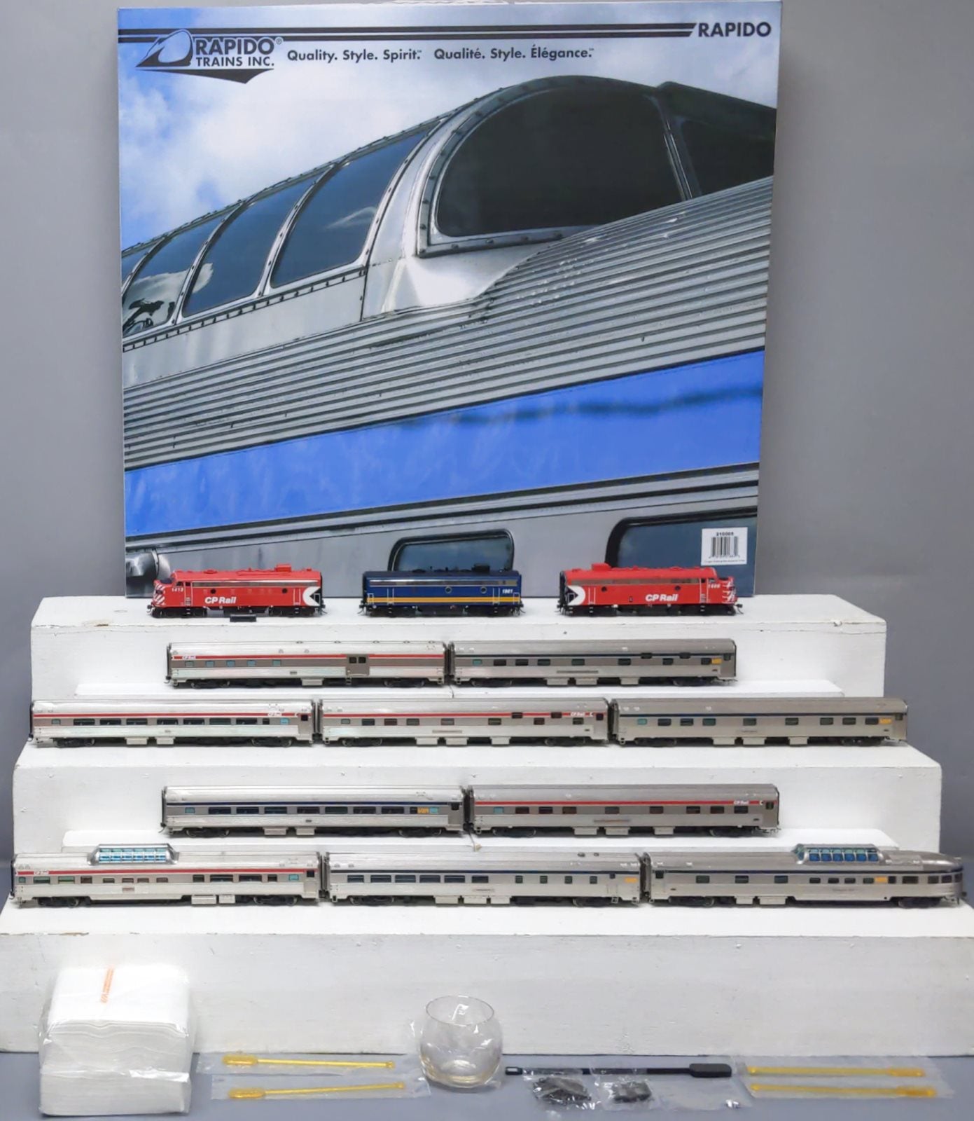 Rapido Trains 210005  HO VIA Rail The Canadian Complete Diesel Train Set LN/Box