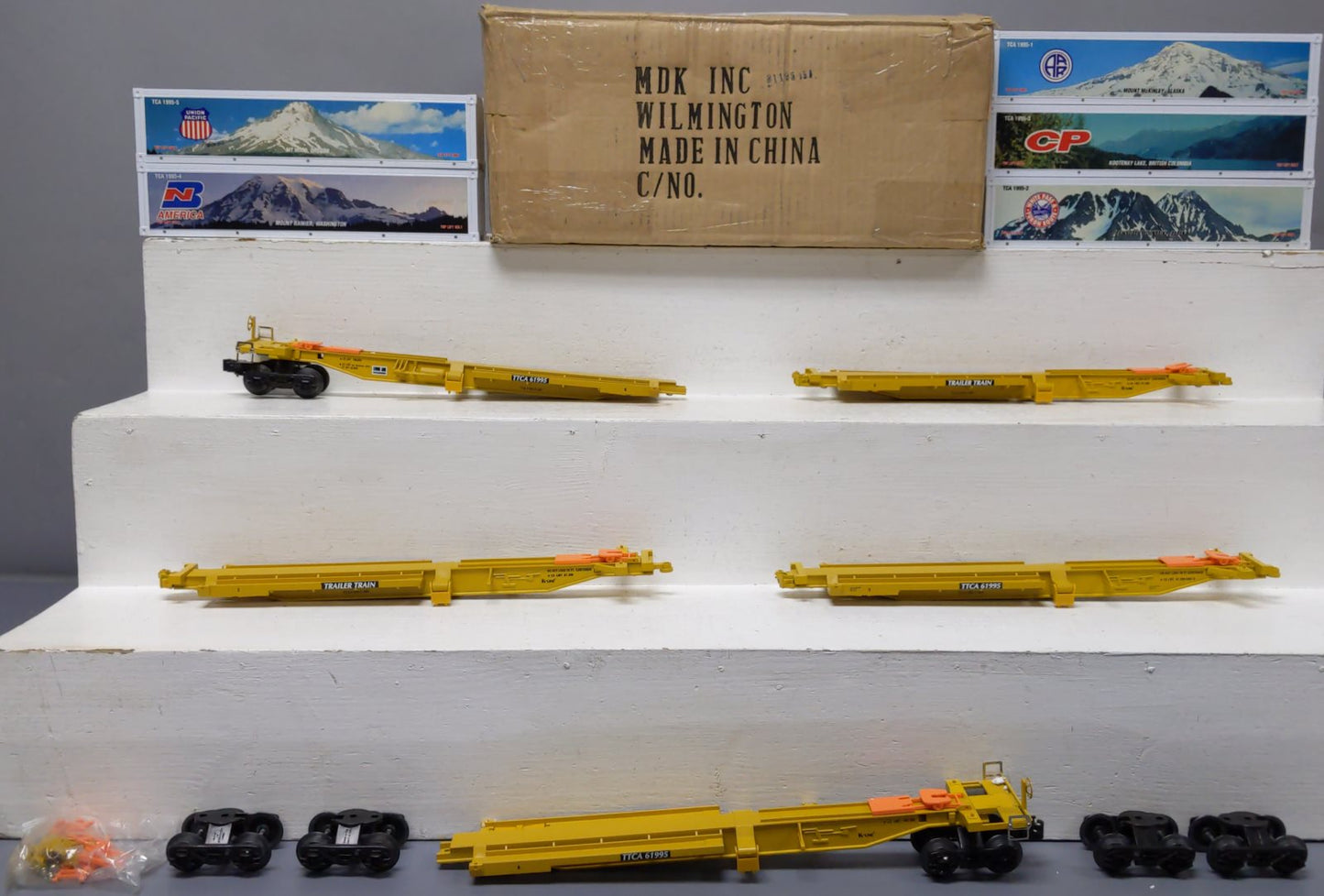 K-Line K77026IC O TCA TTAC 5-Pack Flatcar Set with Intermodal Containers LN/Box
