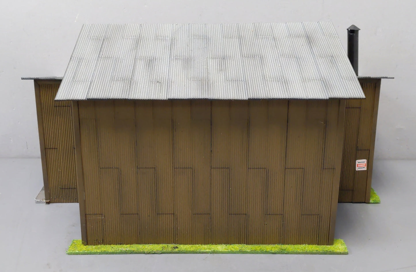 Menards 279-4452 O Gauge Trackside Multipurpose Building EX