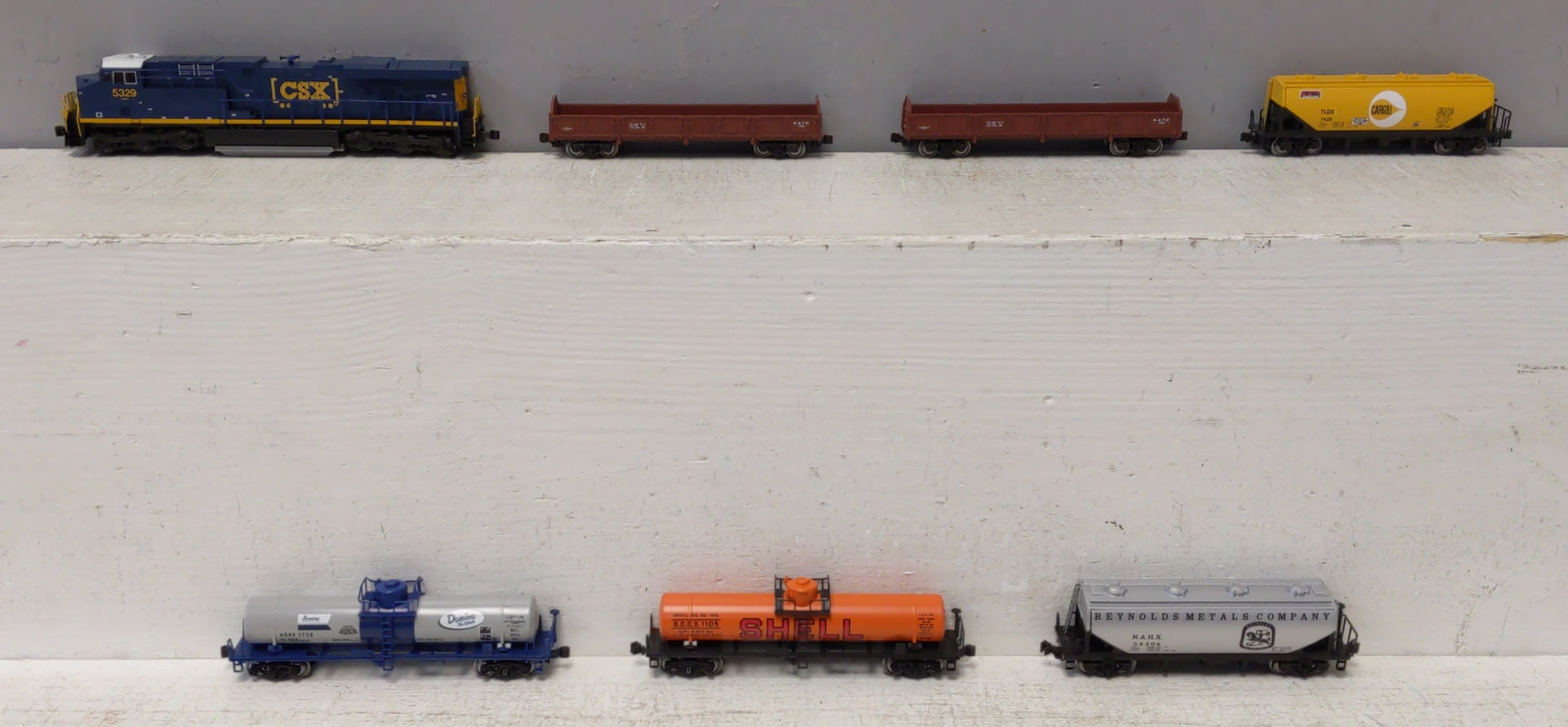 Kato 106-0021 CSX/Dark Future GE ES44AC GEVO N Gauge Diesel Freight Train Set