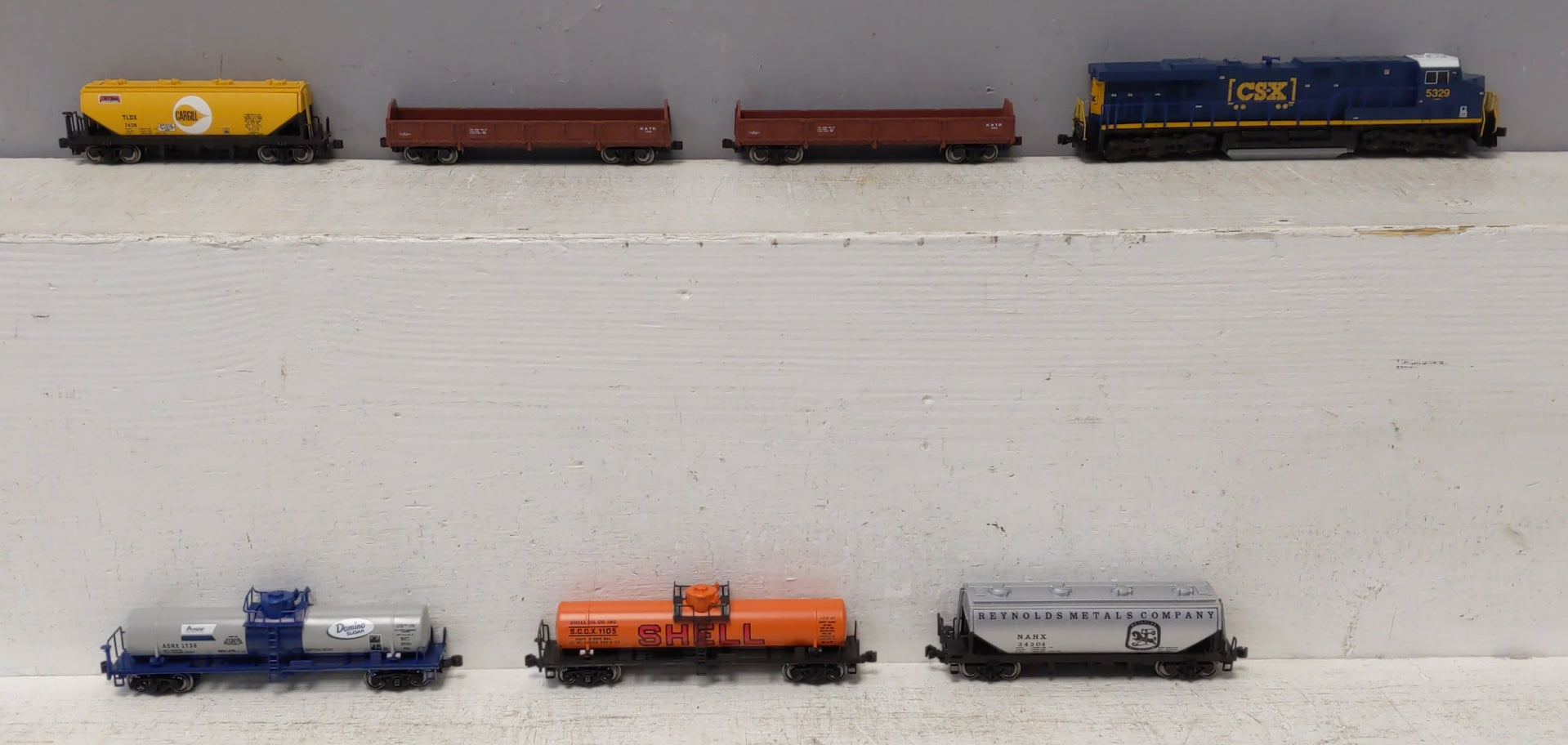 Kato 106-0021 CSX/Dark Future GE ES44AC GEVO N Gauge Diesel Freight Train Set
