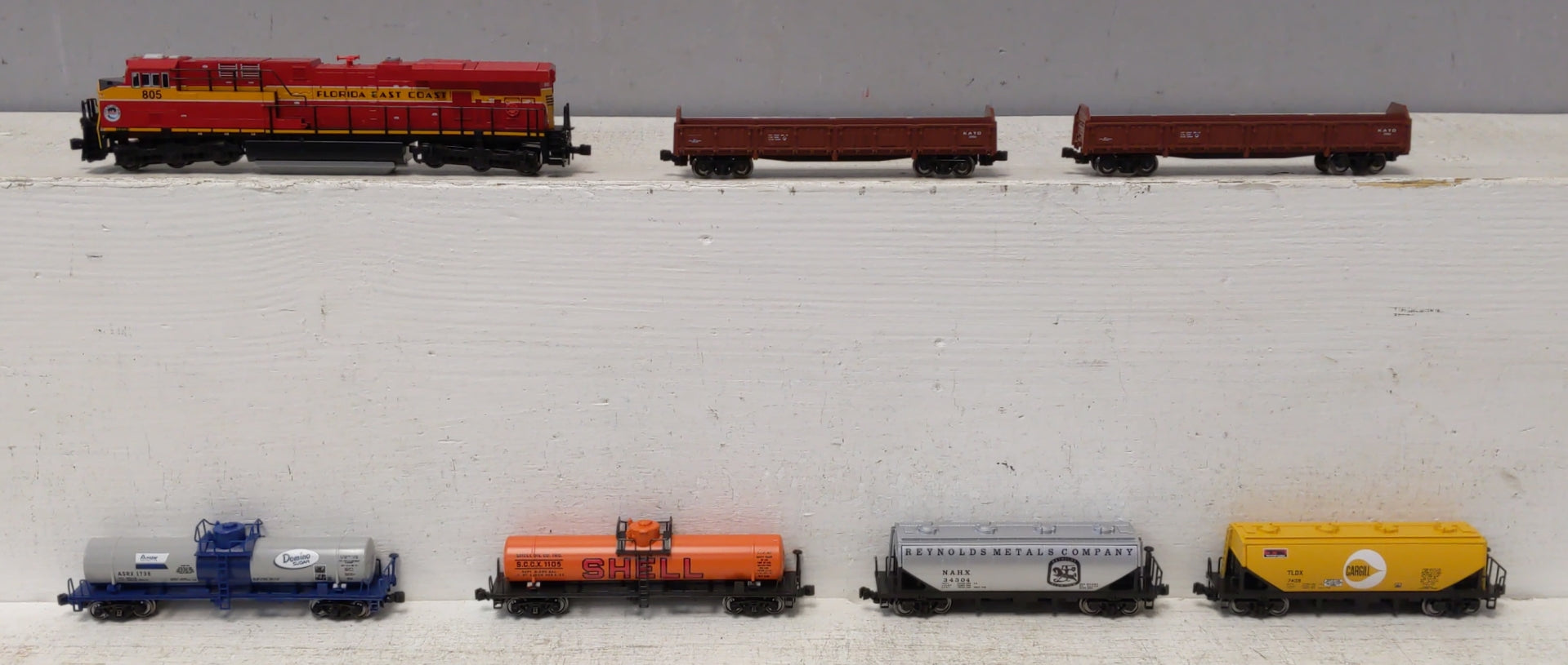 Kato 106-0026 FEC GE ES44C4 Gevo And Mixed Freight N Gauge Starter Set