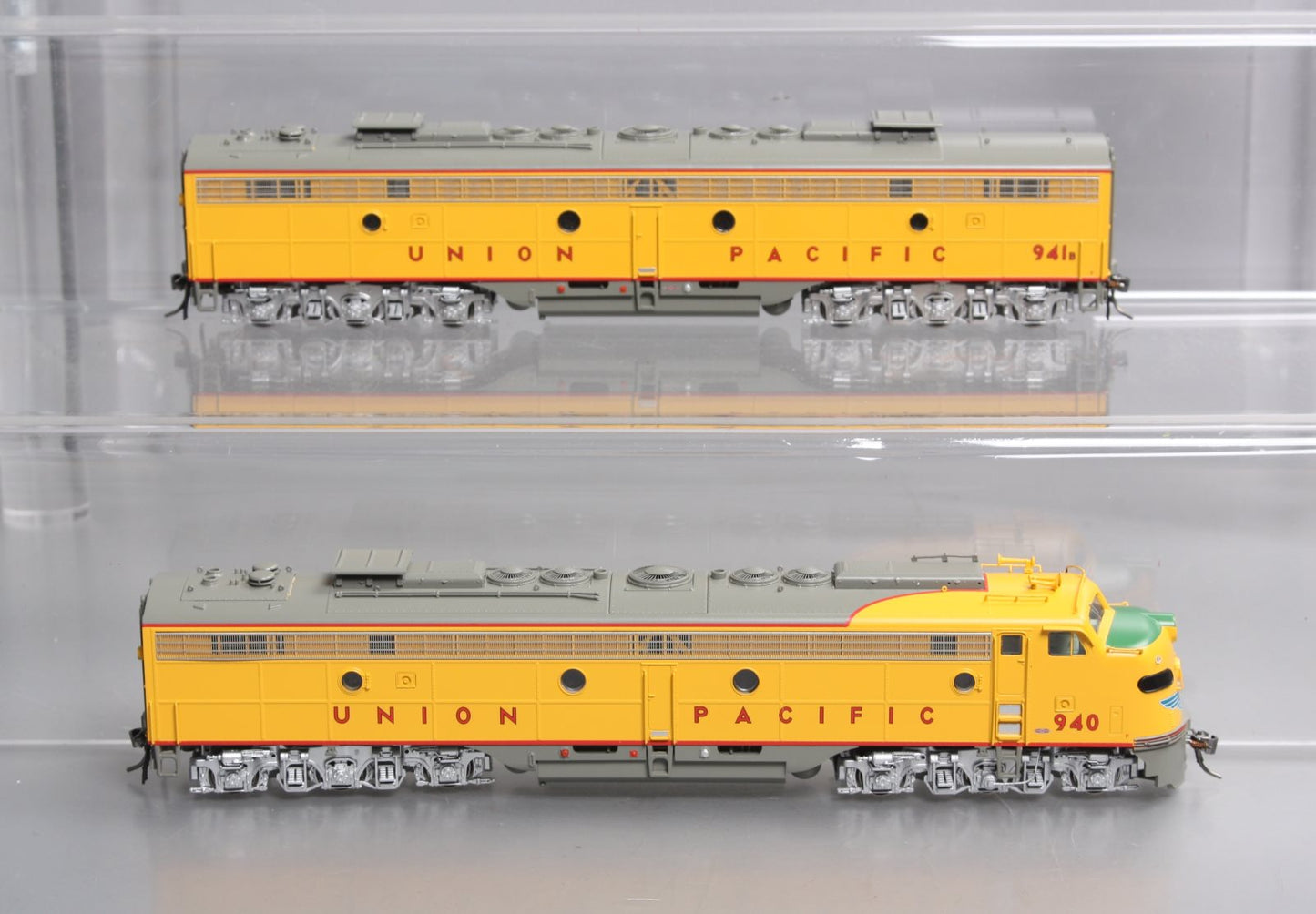 Rapido Trains 28541 HO UP EMD E8A/B Diesel Locomotive DCC & Sound #940/941B