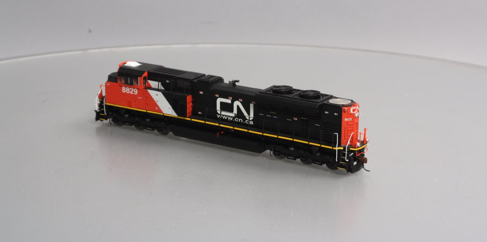 Athearn G68694 HO Canadian National SD70M-2 Diesel Locomotive #8829 w/DCC/SND
