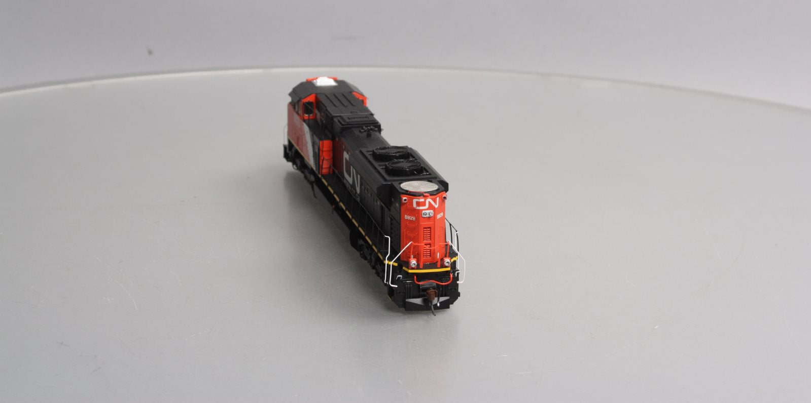 Athearn G68694 HO Canadian National SD70M-2 Diesel Locomotive #8829 w/DCC/SND