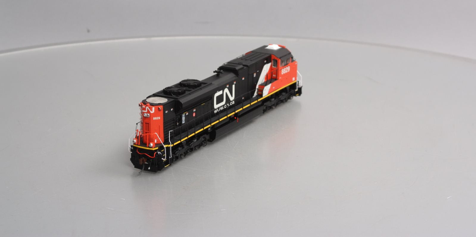 Athearn G68694 HO Canadian National SD70M-2 Diesel Locomotive #8829 w/DCC/SND