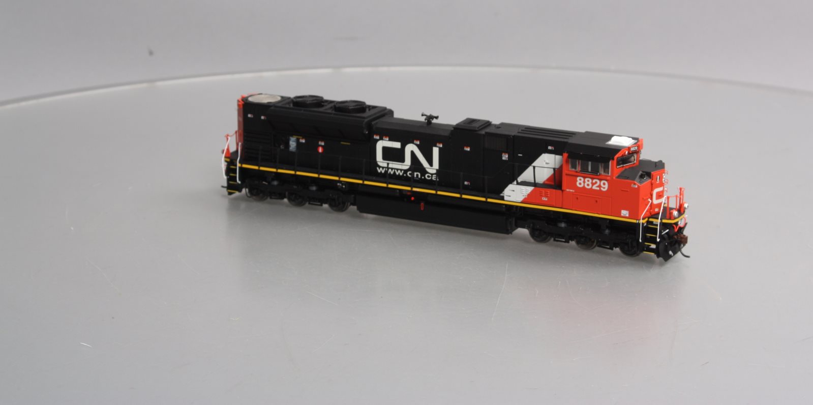 Athearn G68694 HO Canadian National SD70M-2 Diesel Locomotive #8829 w/DCC/SND
