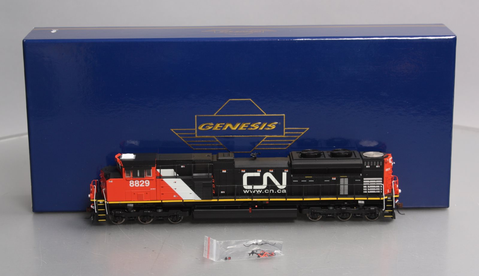 Athearn G68694 HO Canadian National SD70M-2 Diesel Locomotive #8829 w/DCC/SND
