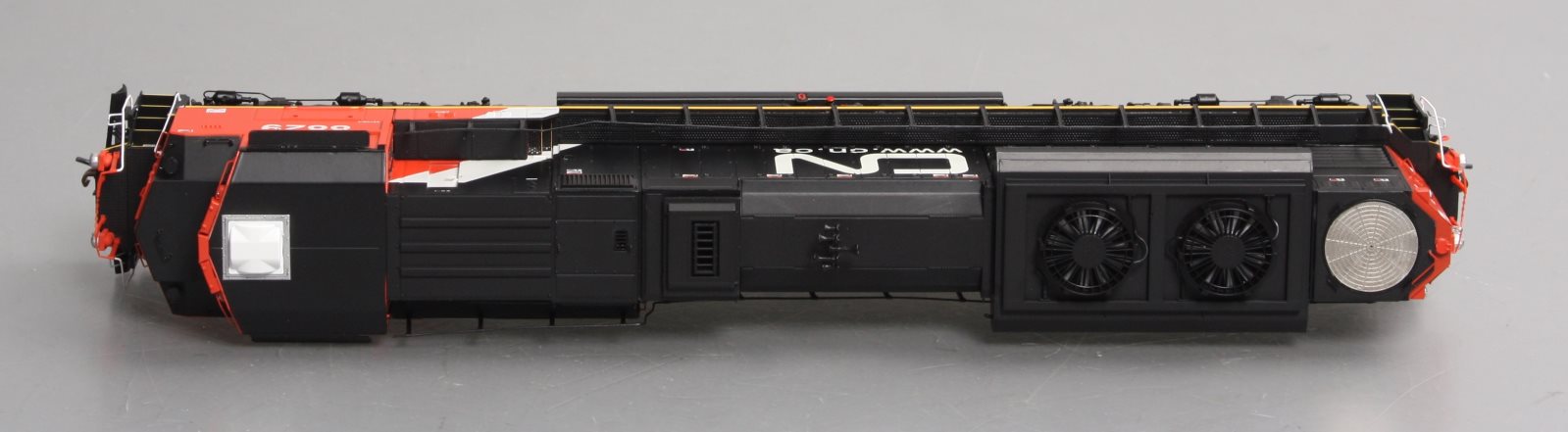 Athearn G68694 HO Canadian National SD70M-2 Diesel Locomotive #8829 w/DCC/SND