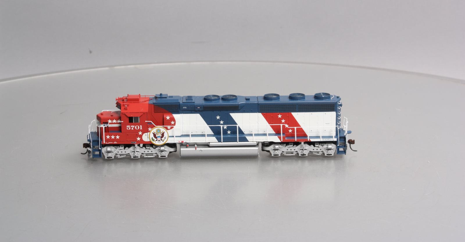 Athearn G67224 HO Santa Fe (Bicentennial) SD45-2 Diesel Loco #5701 w/DCC/Sound