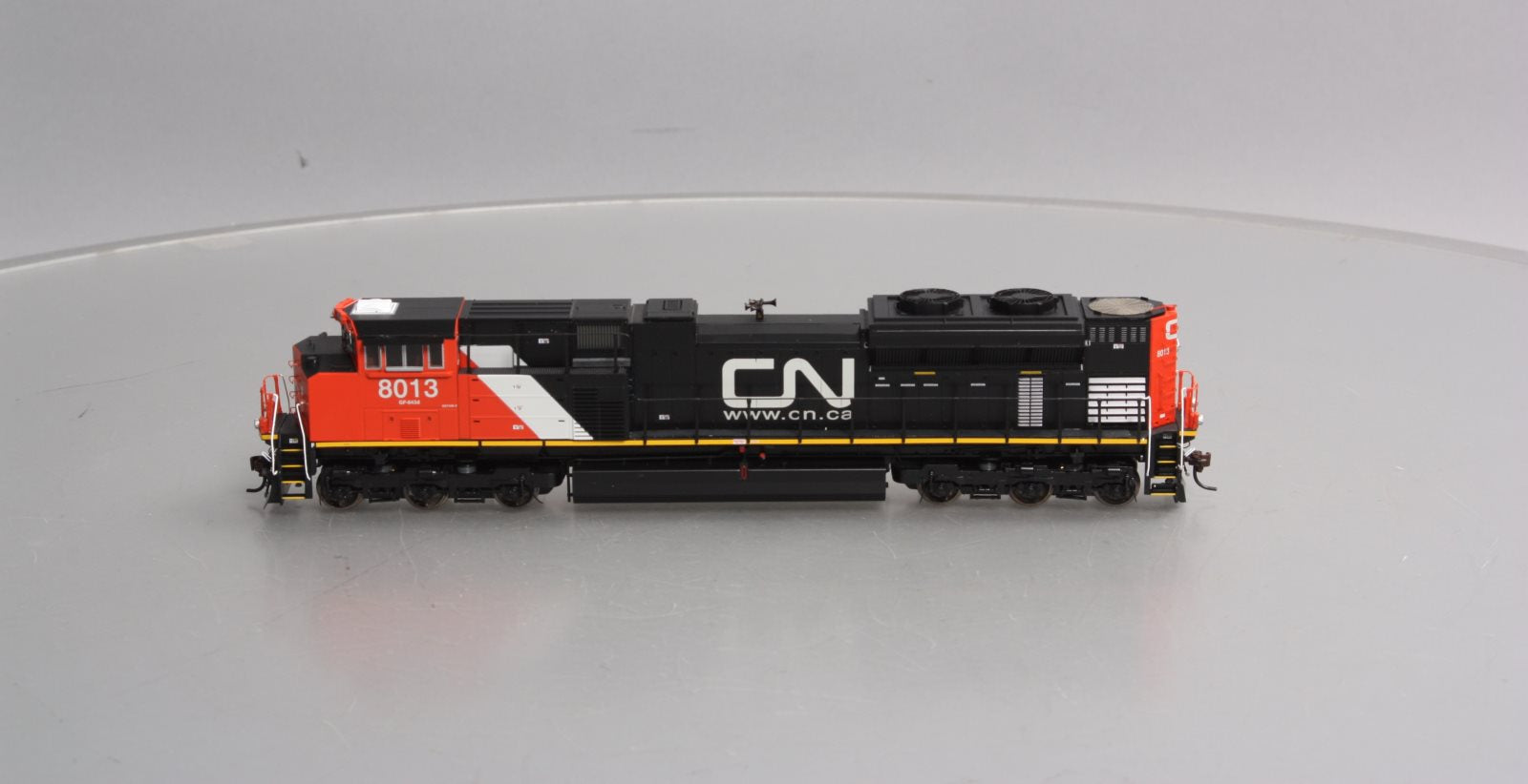 Athearn G68626 HO Canadian National SD70M-2 Diesel Locomotive #8013 w/DCC/Sound