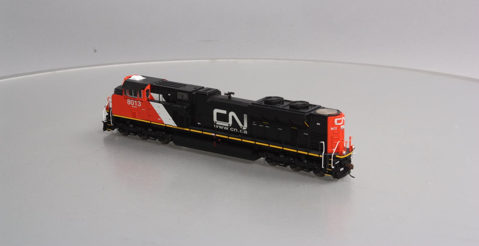 Athearn G68626 HO Canadian National SD70M-2 Diesel Locomotive #8013 w/DCC/Sound