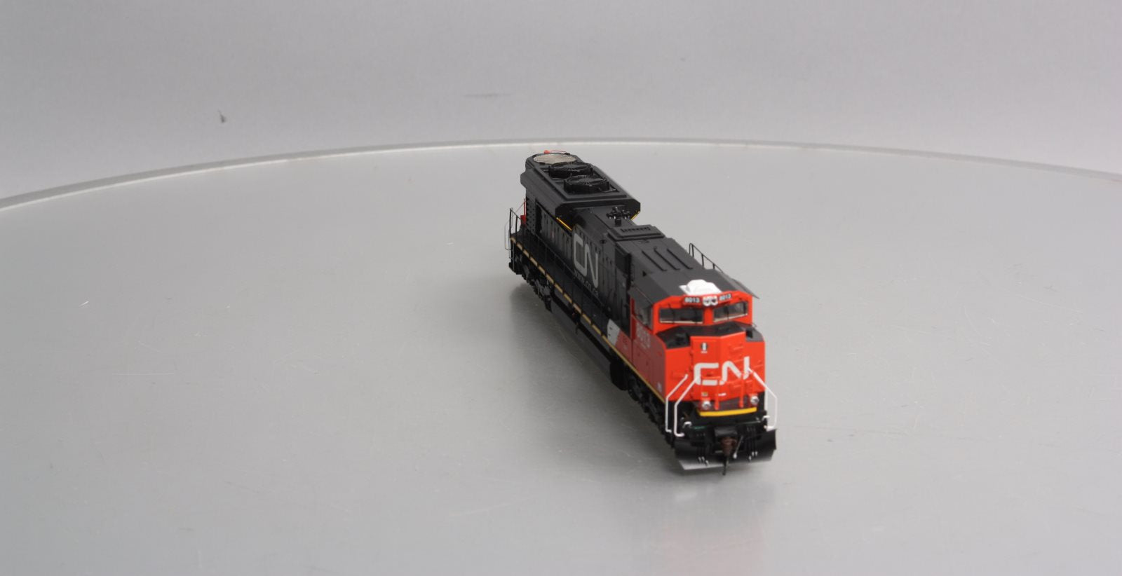 Athearn G68626 HO Canadian National SD70M-2 Diesel Locomotive #8013 w/DCC/Sound