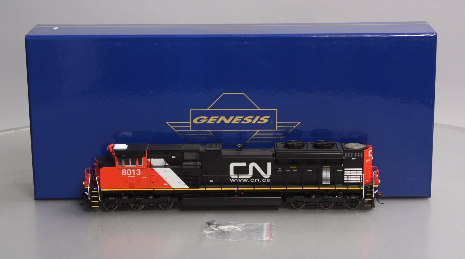 Athearn G68626 HO Canadian National SD70M-2 Diesel Locomotive #8013 w/DCC/Sound