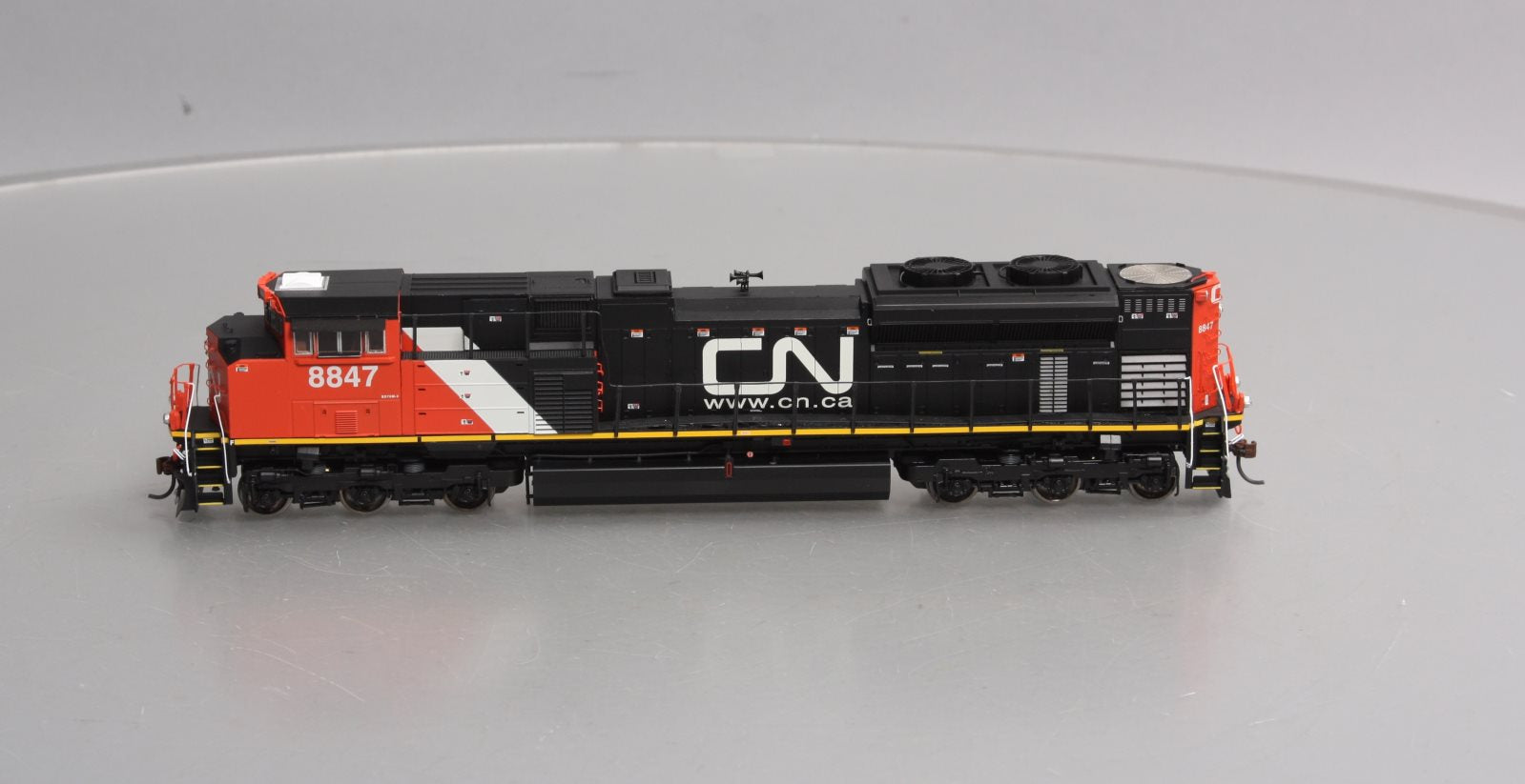 Athearn G68696 HO CN SD70M-2 Diesel Locomotive w/DCC/Sound #8847