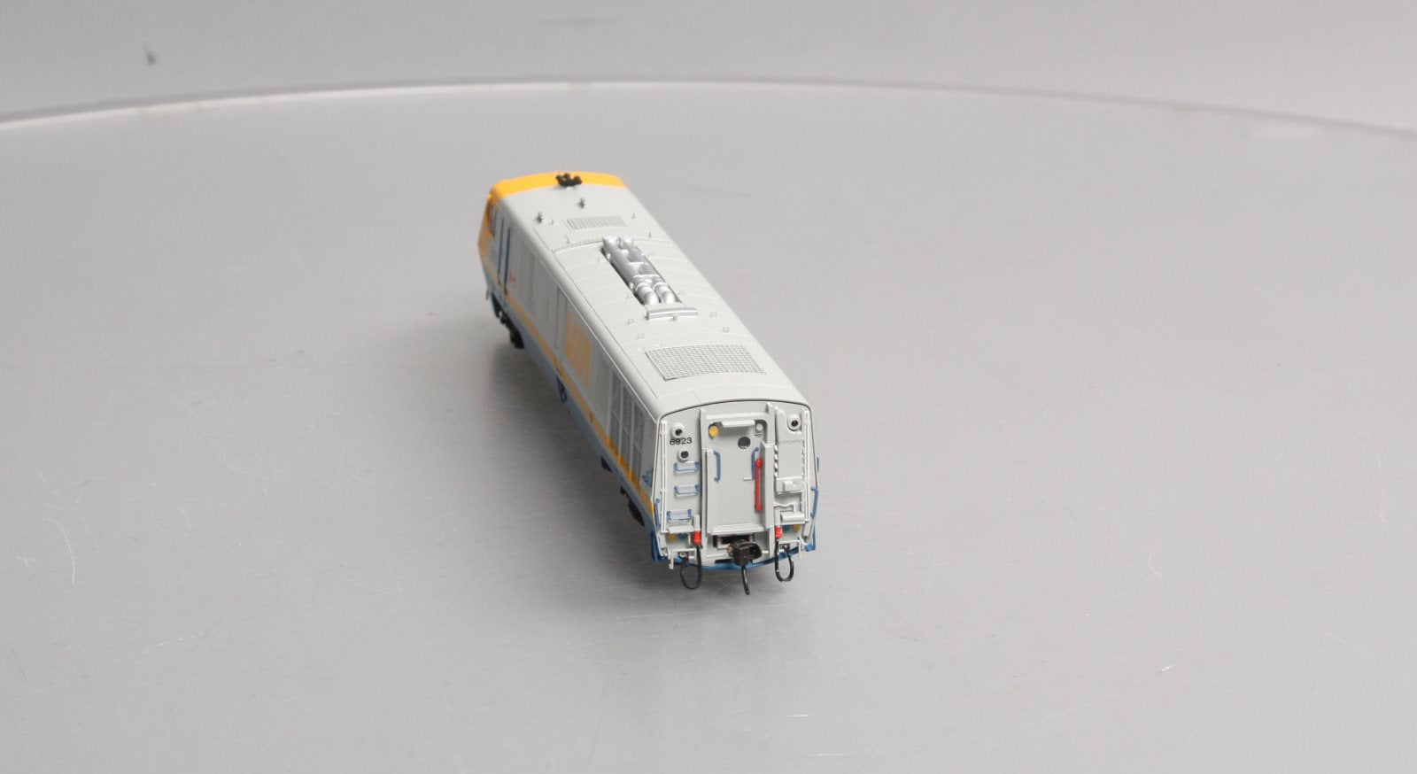 Rapido Trains 200010 HO VIA Rail Canada Bombardier LRC #6923 – Trainz