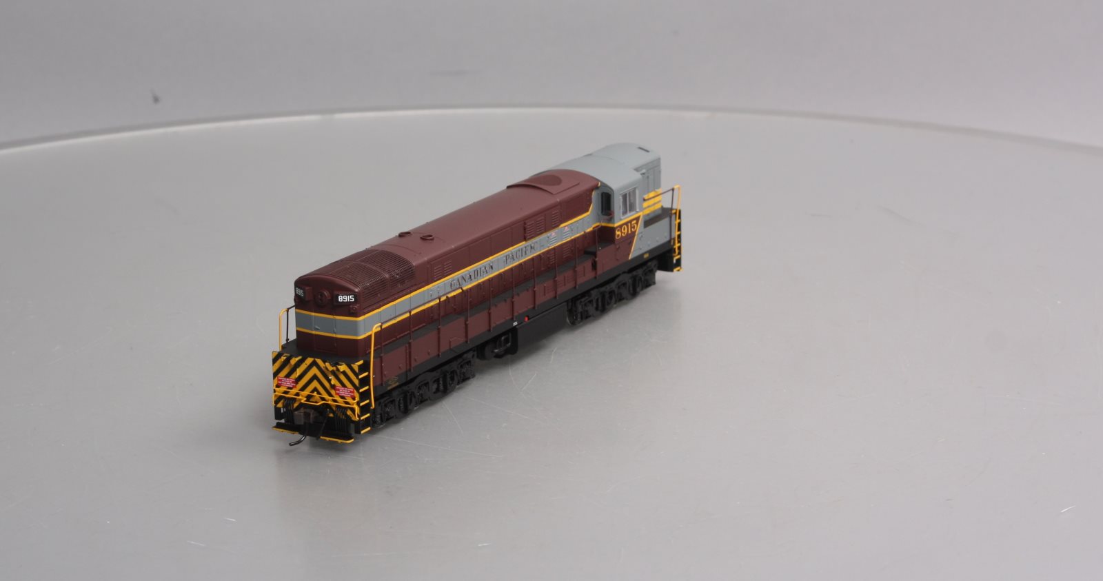 Atlas 7772 HO Canadian Pacific Ph. 2 Diesel Locomotive #8915 w/ DCC & SND