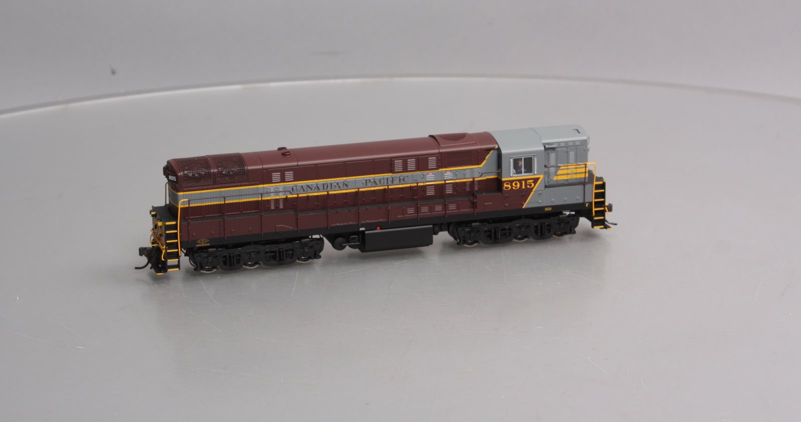 Atlas 7772 HO Canadian Pacific Ph. 2 Diesel Locomotive #8915 w/ DCC & SND