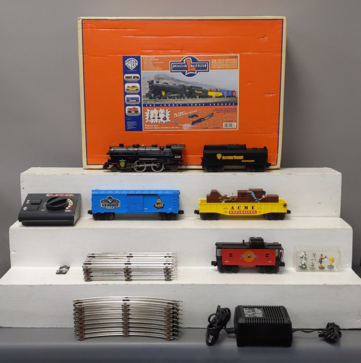 Lionel 6-21936 O Gauge Warner Bros. Looney Tunes Steam Freight Train Set LN/Box