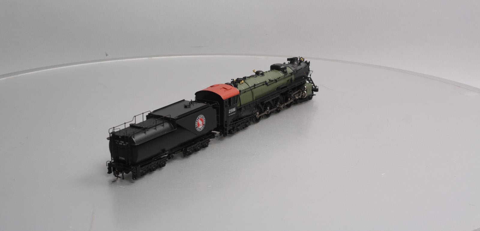 Broadway Limited 2874 HO Great Northern Class S-2 4-8-4 Vestibule Cab #2586