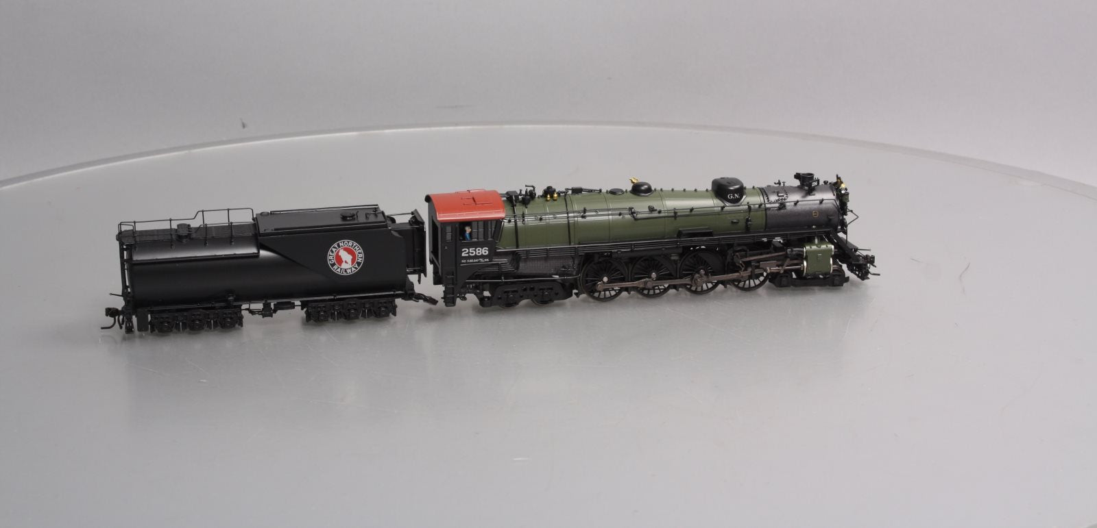 Broadway Limited 2874 HO Great Northern Class S-2 4-8-4 Vestibule Cab #2586