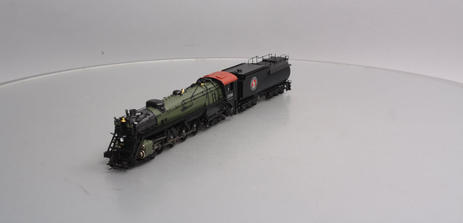 Broadway Limited 2874 HO Great Northern Class S-2 4-8-4 Vestibule Cab #2586