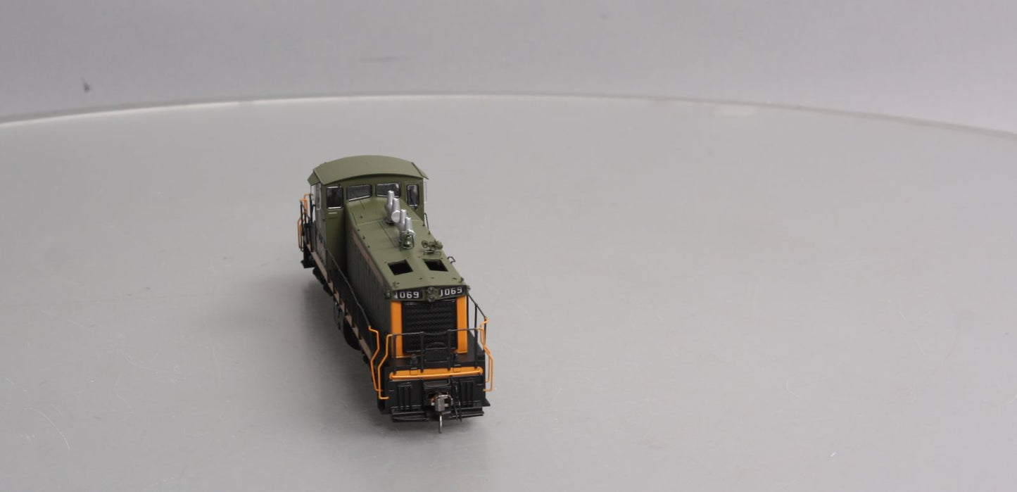 Rapido Trains 10558 HO Canadian National Diesel Locomotive #1069 w/ DCC/Sounds