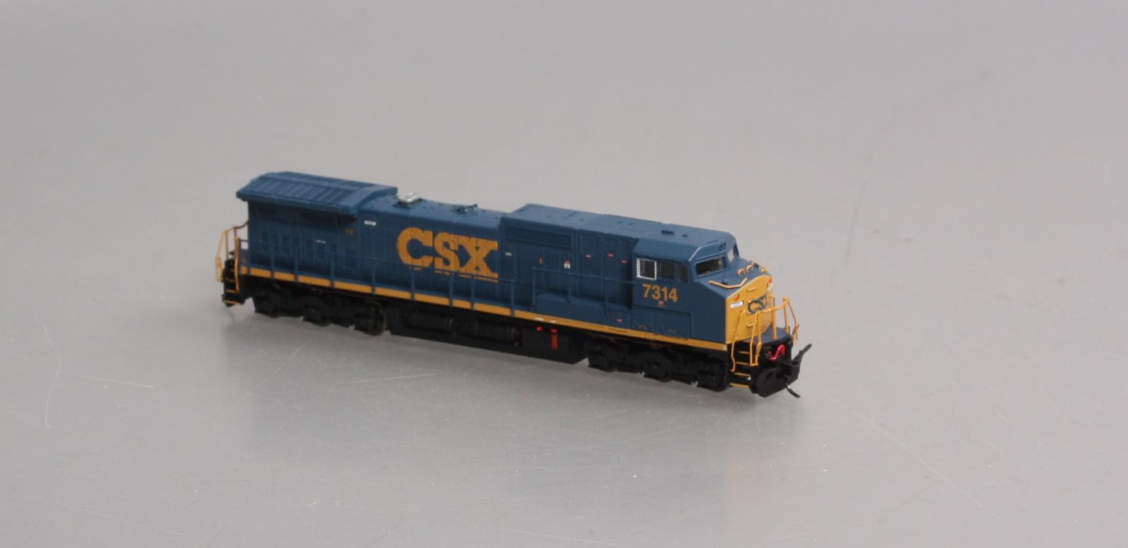 Atlas 51922 N CSX/YN3 RTR Dash 8-40CW Diesel Locomotive #7314