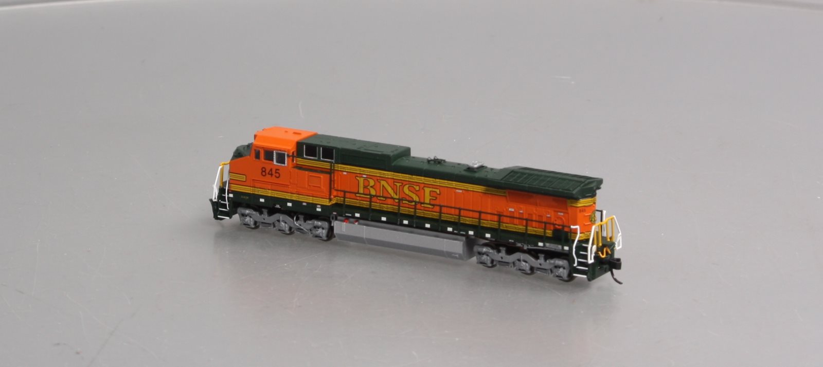 Atlas 51916 N BNSF RTR Dash 8-40CW Diesel Locomotive #845