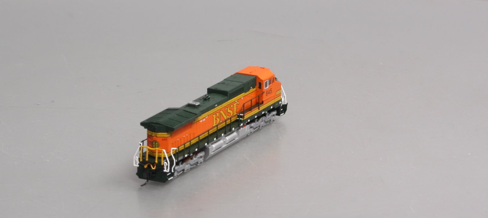 Atlas 51916 N BNSF RTR Dash 8-40CW Diesel Locomotive #845
