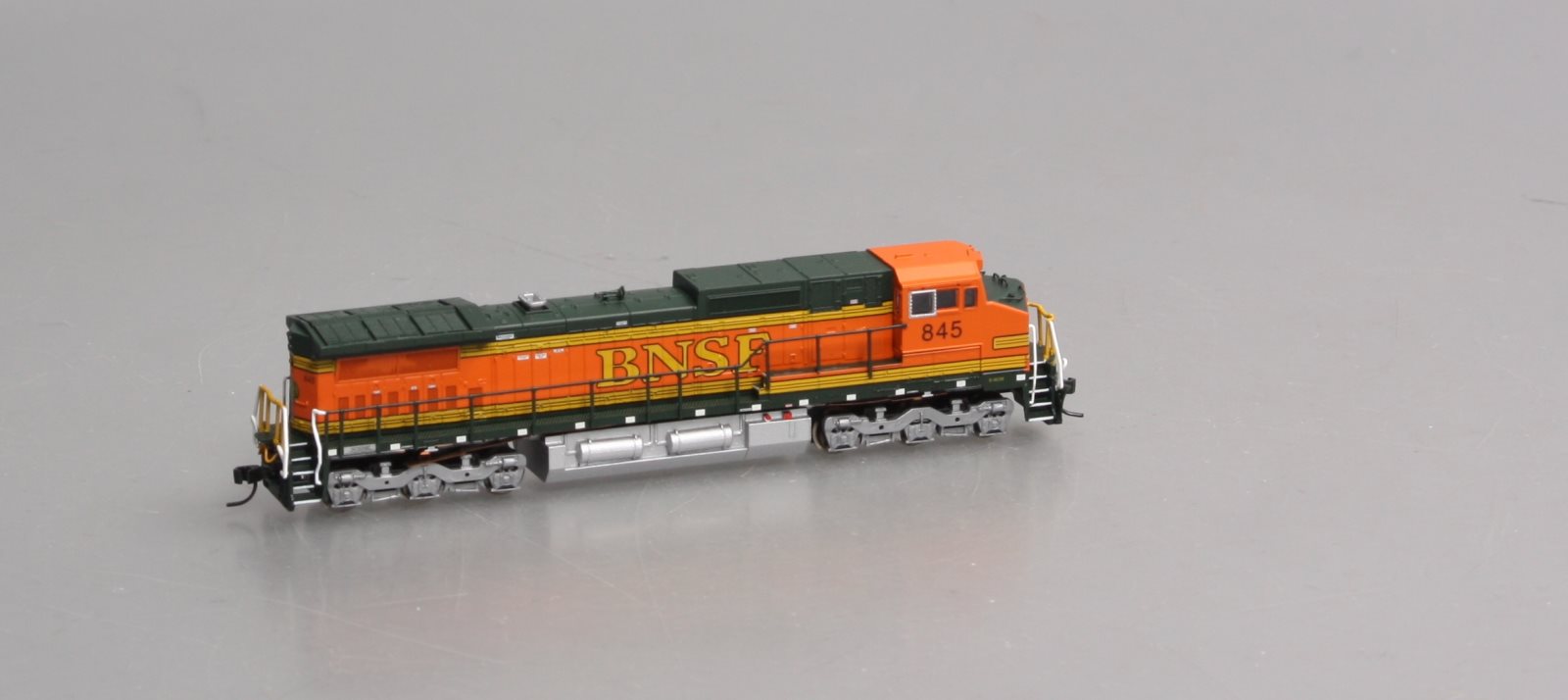 Atlas 51916 N BNSF RTR Dash 8-40CW Diesel Locomotive #845