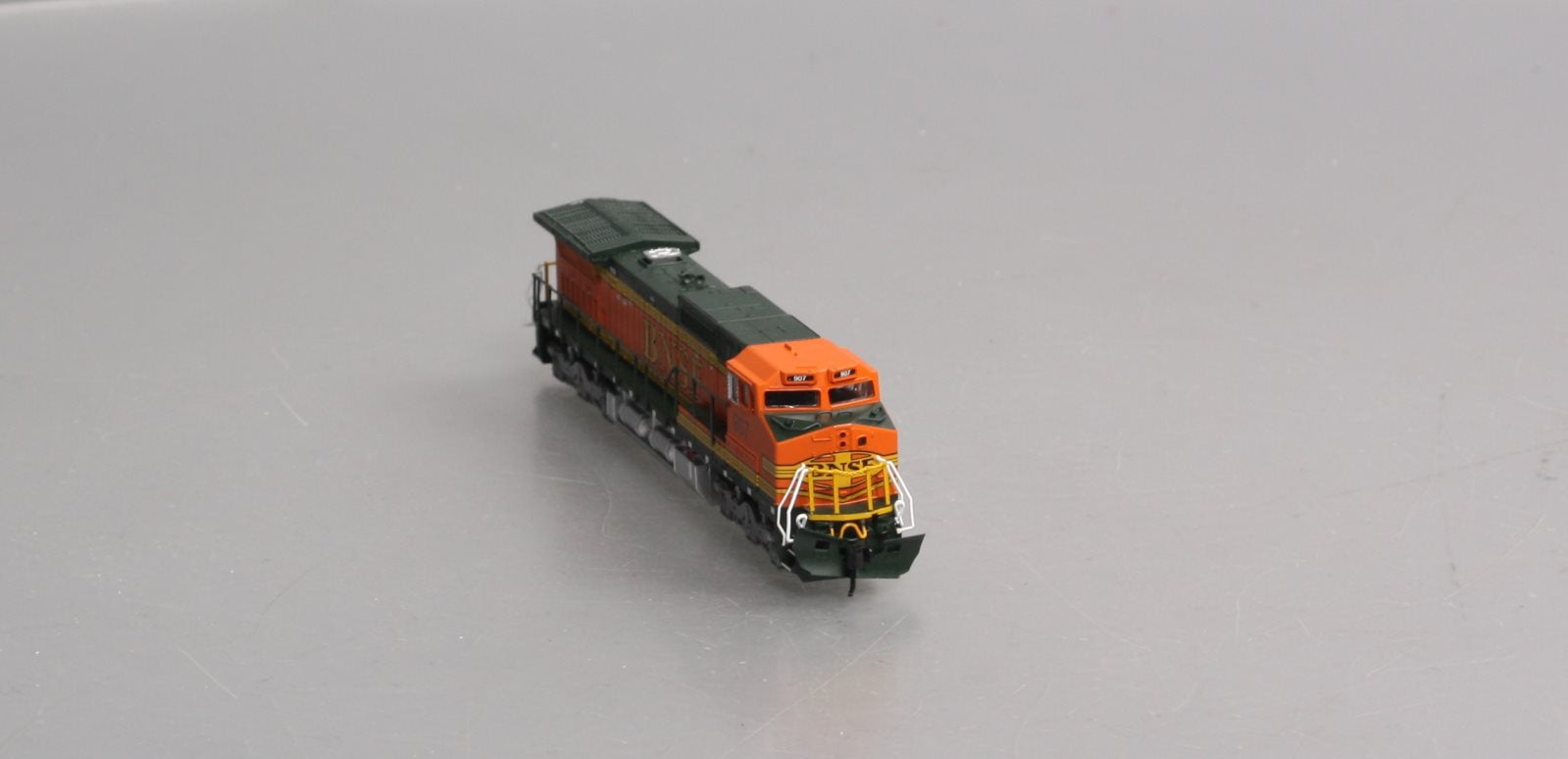 Atlas 51917 N BNSF RTR Dash 8-40CW Diesel Locomotive #907