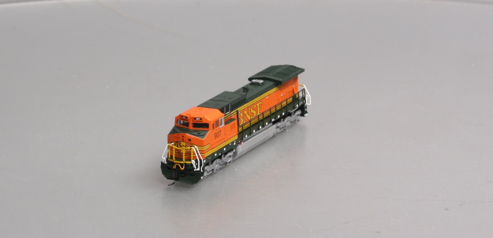 Atlas 51917 N BNSF RTR Dash 8-40CW Diesel Locomotive #907