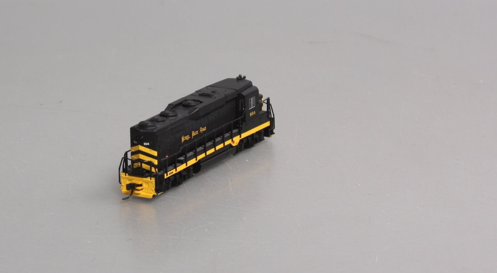 Atlas 47542 N NKP Classic GP30 Diesel Locomotive #904