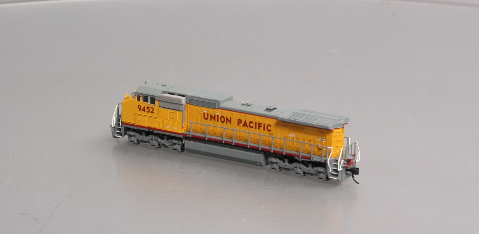 Atlas 51914 N Scale UP C40-8W Diesel Locomotive #9452