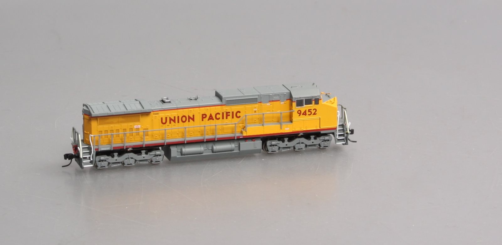 Atlas 51914 N Scale UP C40-8W Diesel Locomotive #9452
