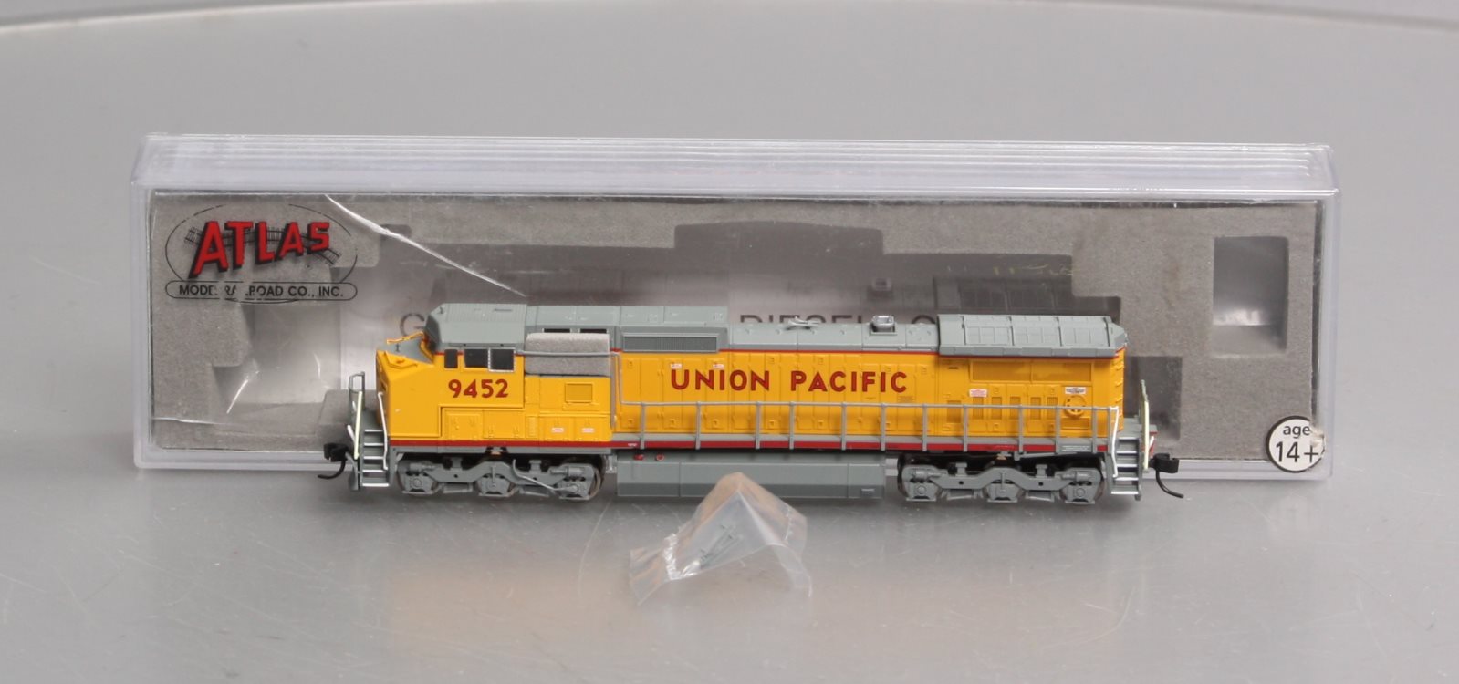 Atlas 51914 N Scale UP C40-8W Diesel Locomotive #9452