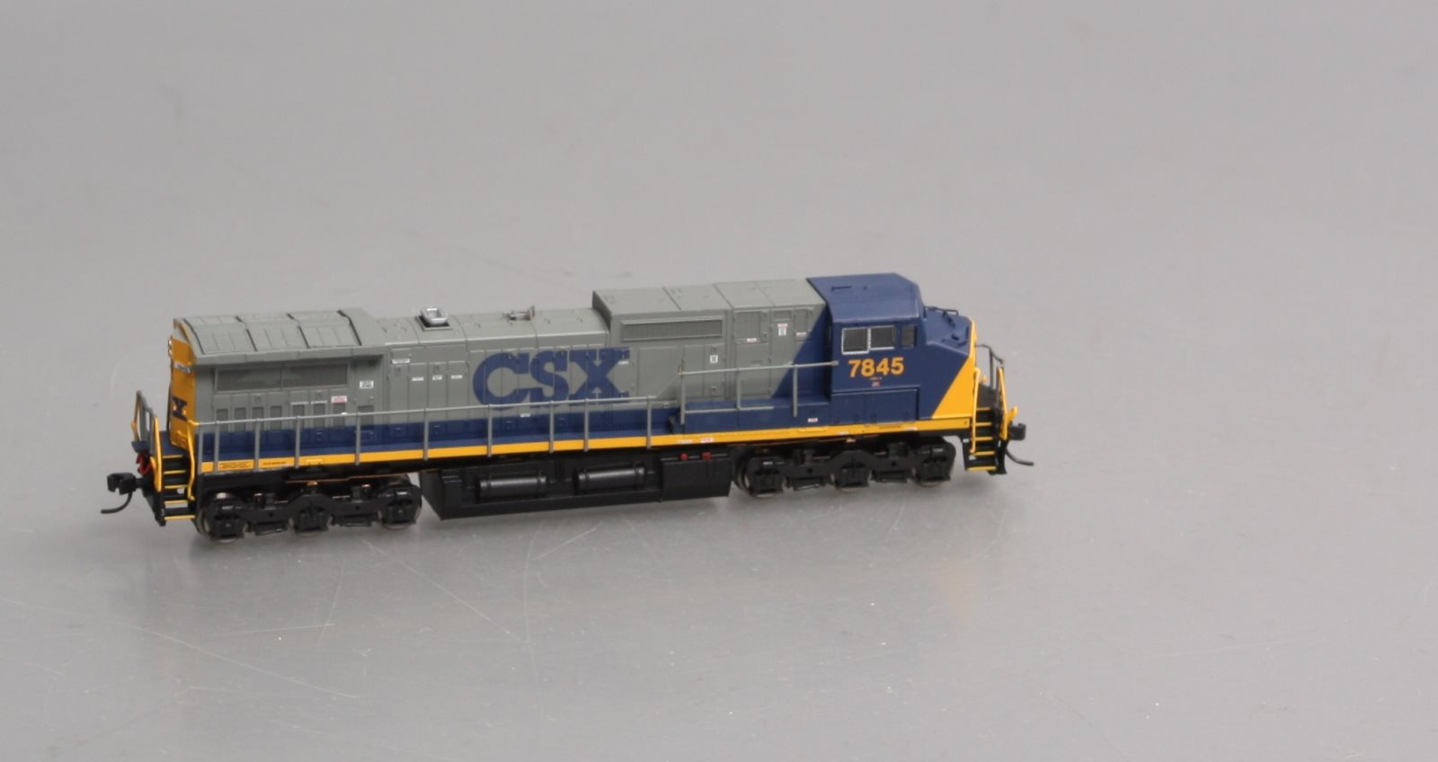 Atlas 51908 N Scale CSX Dash 8-40CW #7845