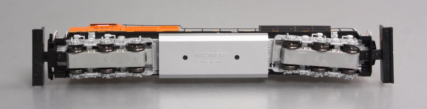 Walthers 910-19801 HO BNSF SD70ACe Diesel Locomotive #8400