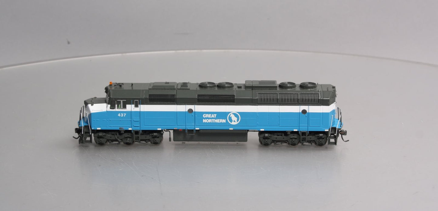 Athearn G67673 HO GN/Sky Blue F45 Diesel Locomotive with DCC & Sound #437