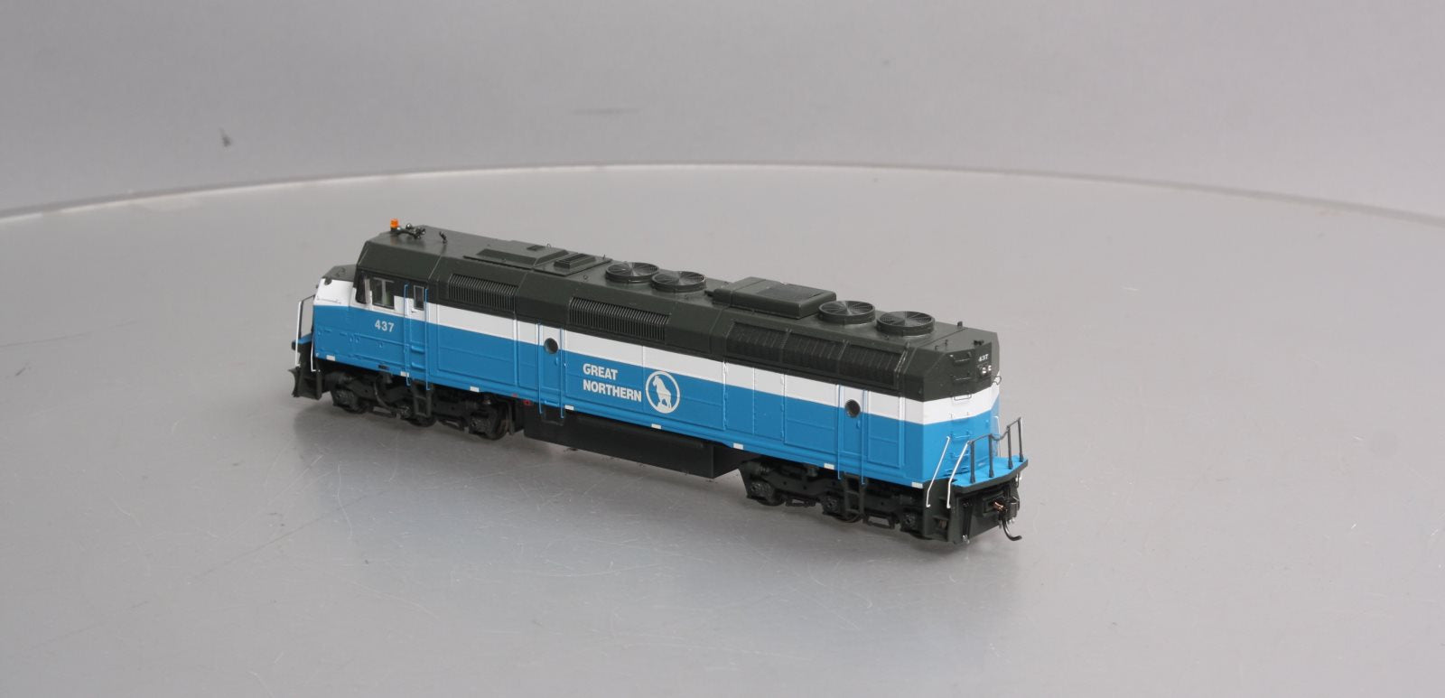 Athearn G67673 HO GN/Sky Blue F45 Diesel Locomotive with DCC & Sound #437