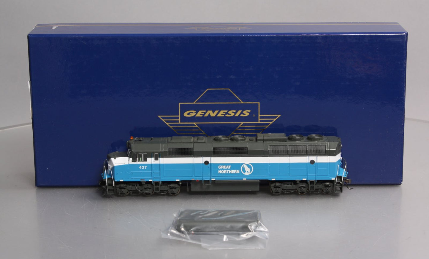 Athearn G67673 HO GN/Sky Blue F45 Diesel Locomotive with DCC & Sound #437