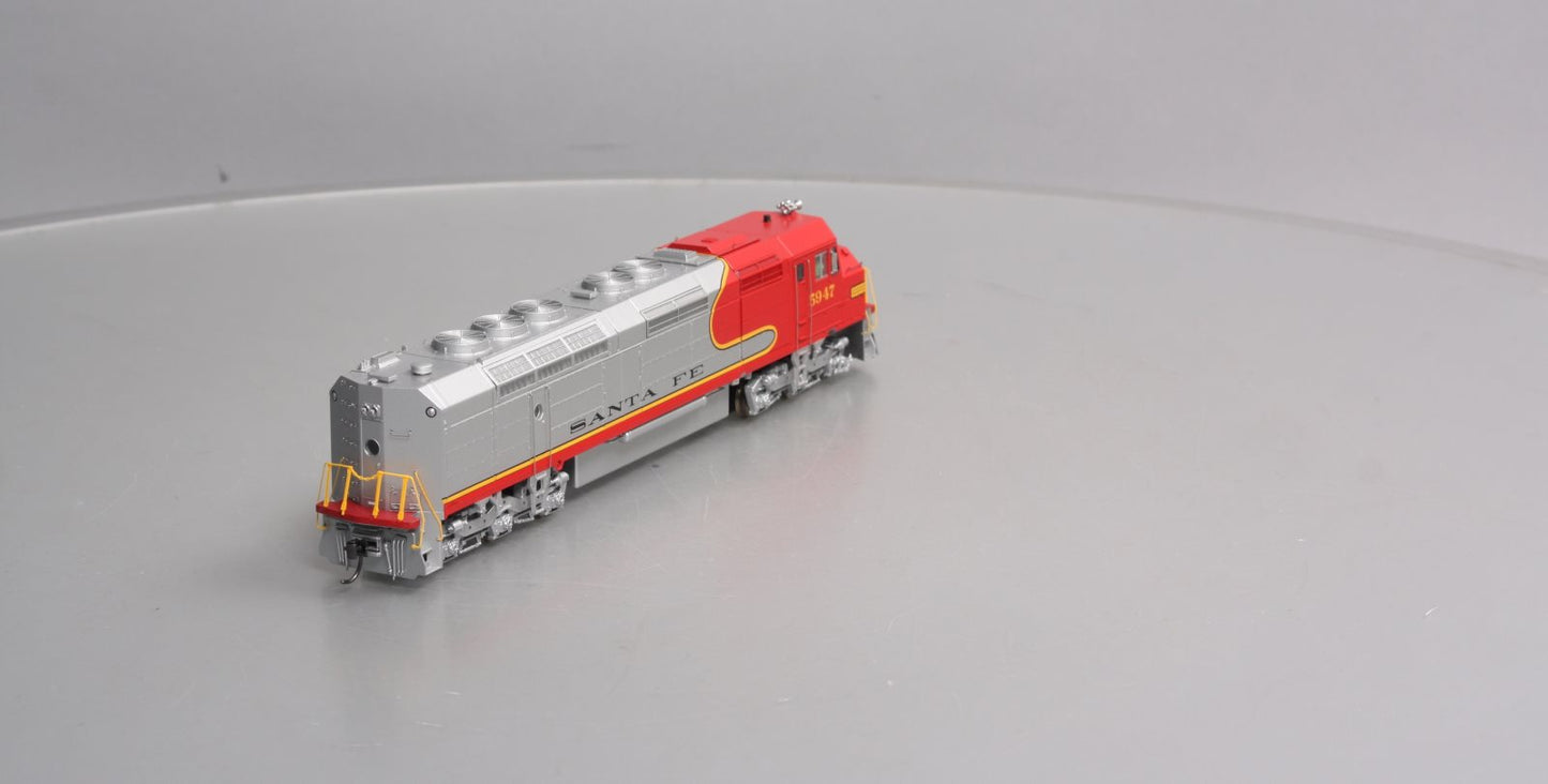 Athearn G67642 HO Santa Fe/Passenger FP45 Diesel Locomotive #5947 w/DCC/Sound