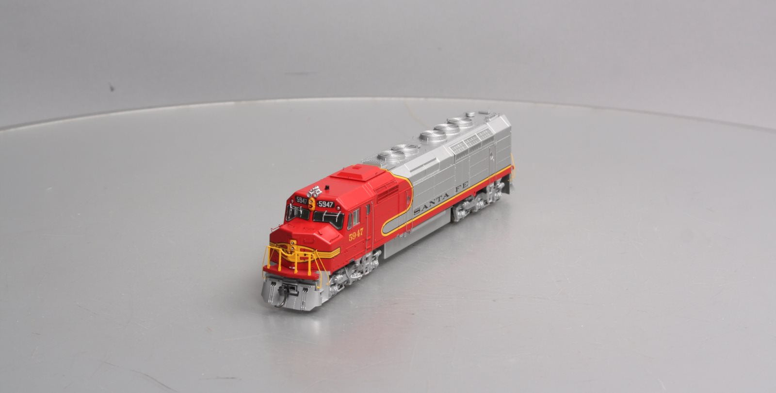 Athearn G67642 HO Santa Fe/Passenger FP45 Diesel Locomotive #5947 w/DCC/Sound