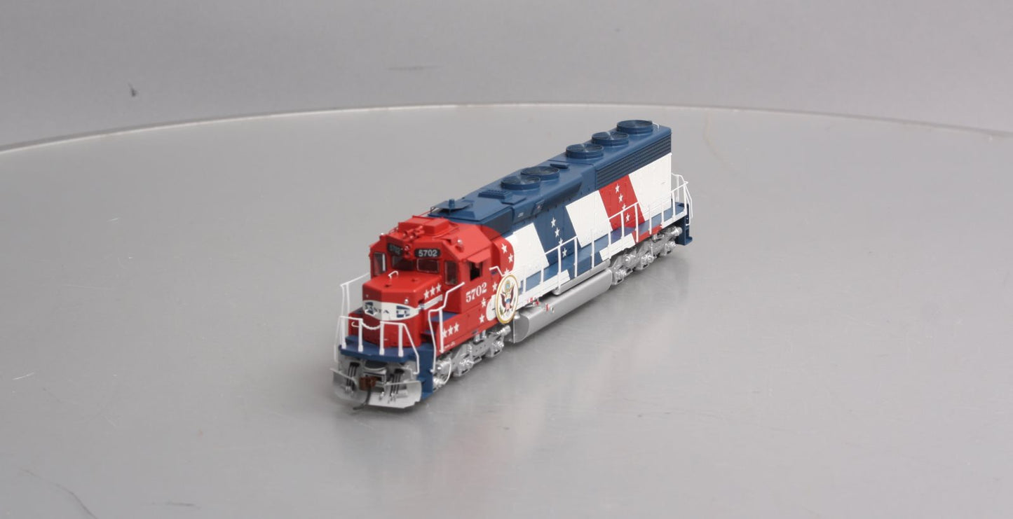 Athearn G67225 HO Santa Fe Bicentennial SD45-2 Diesel Loco #5702 w/DCC/Sound
