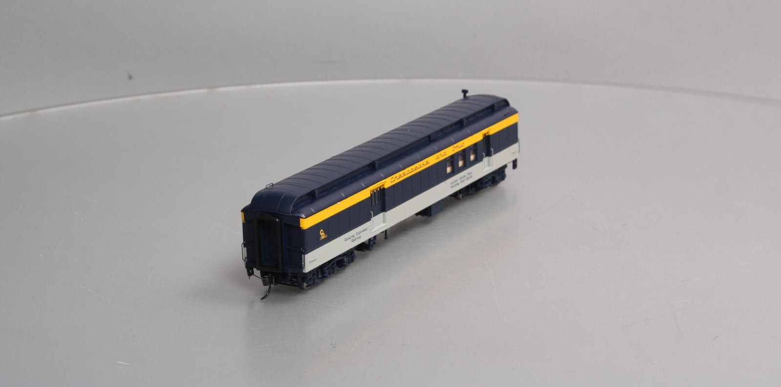 Walthers 920-9500 C&O 'George Washington' Heavyweight RPO Baggage Car