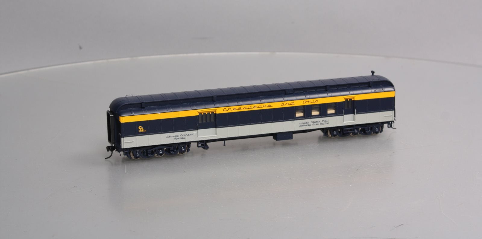 Walthers 920-9500 C&O 'George Washington' Heavyweight RPO Baggage Car