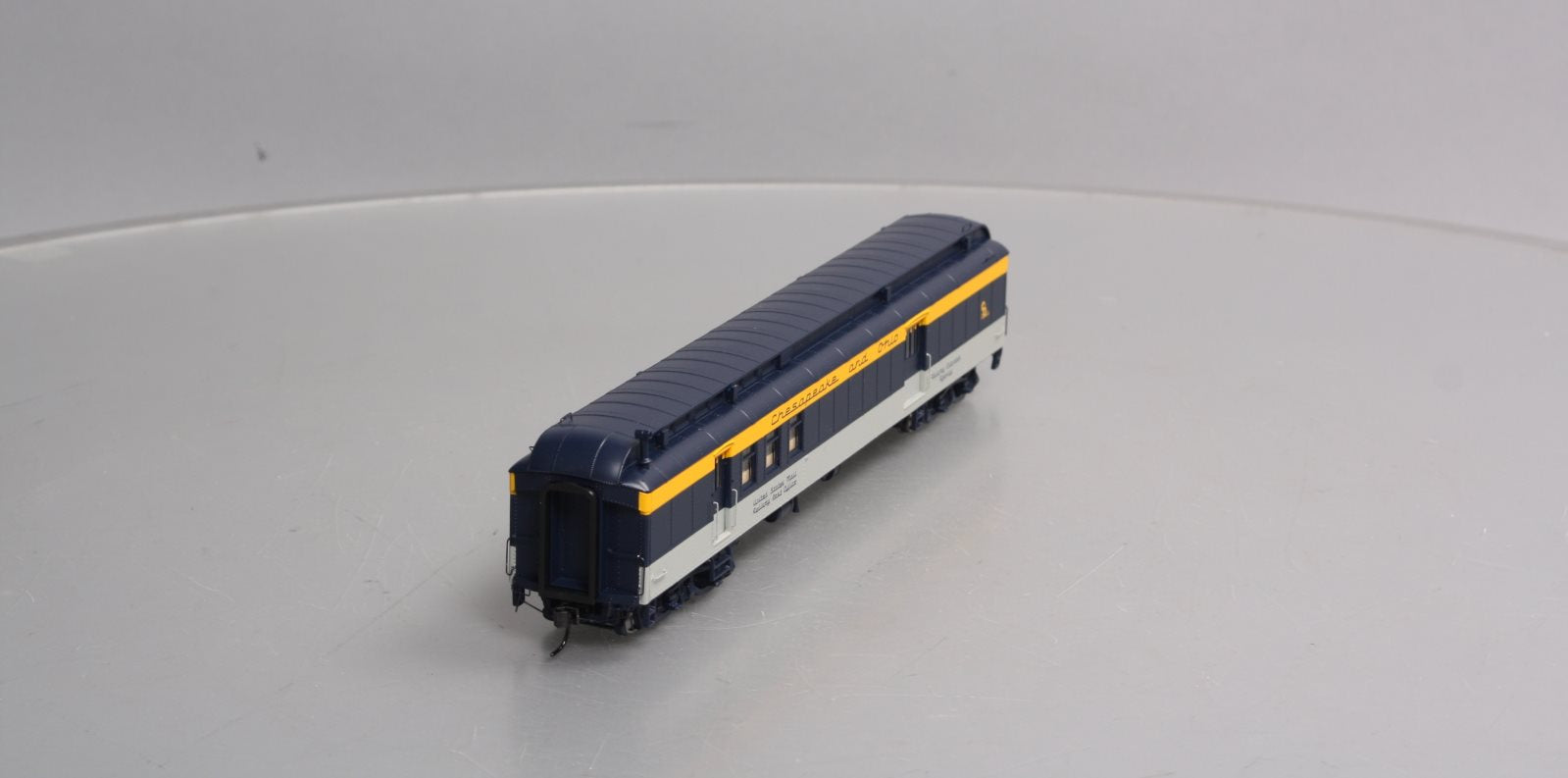 Walthers 920-9500 C&O 'George Washington' Heavyweight RPO Baggage Car